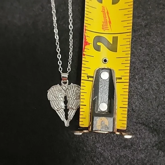Angel wing necklace - Picture 2 of 5